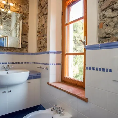 Casa Nocella A Bagnaia - Goelba Feriehus