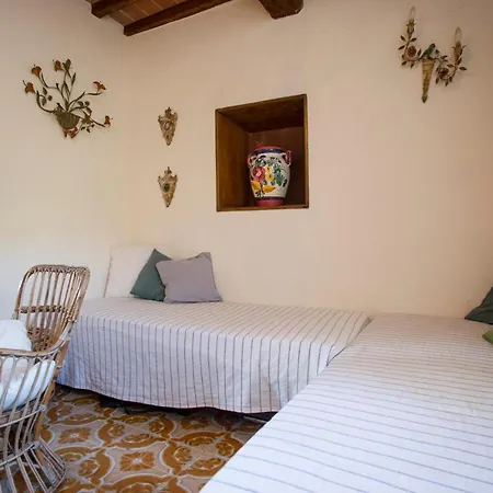 Casa Nocella A Bagnaia - Goelba Feriehus *